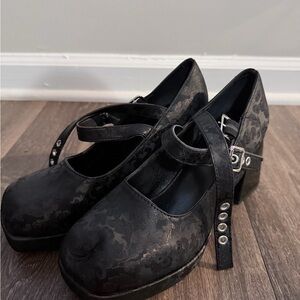 Source Unknown Black Floral Mary Jane Heels